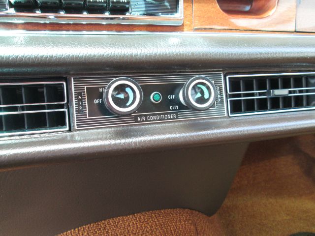 Mercedes-Benz 280 1973 photo 47