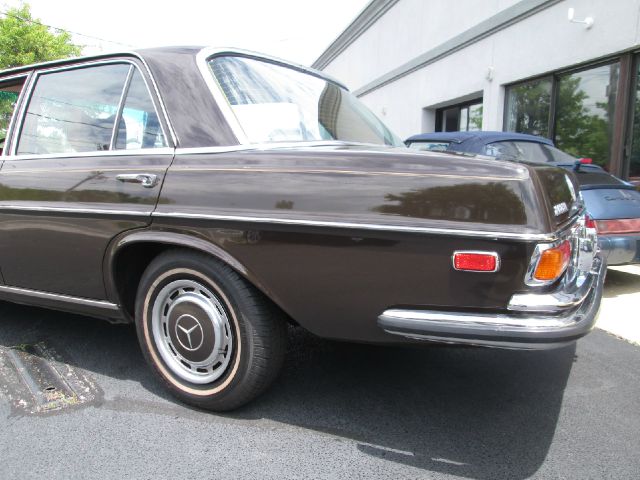 Mercedes-Benz 280 1973 photo 59