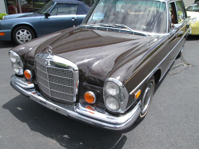 Mercedes-Benz 280 1973 photo 60