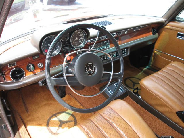 Mercedes-Benz 280 1973 photo 69