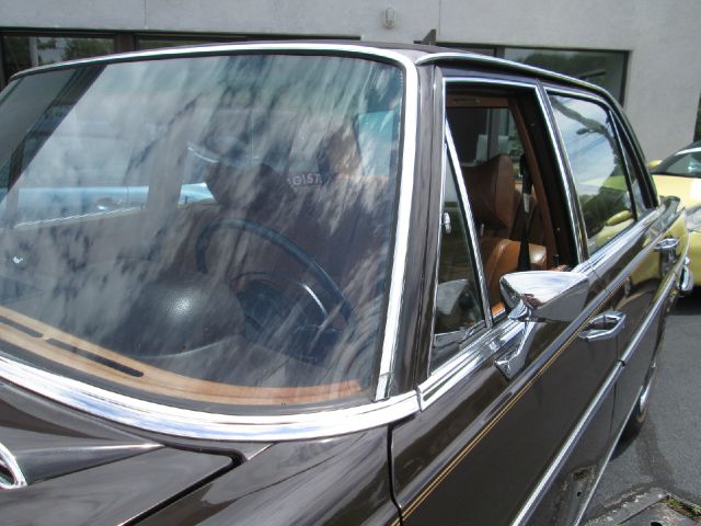 Mercedes-Benz 280 1973 photo 8