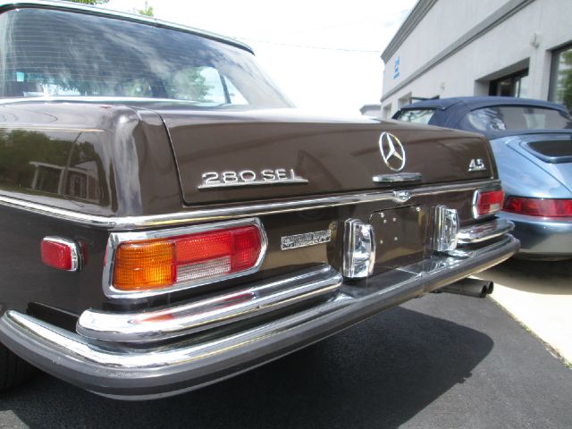 Mercedes-Benz 280 1973 photo 9