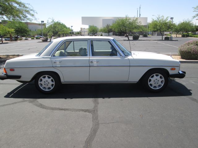 Mercedes-Benz 280 1974 photo 1