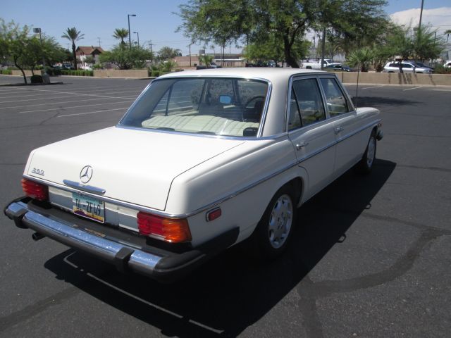 Mercedes-Benz 280 1974 photo 2
