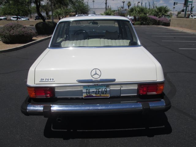 Mercedes-Benz 280 1974 photo 3