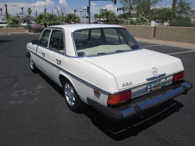 Mercedes-Benz 280 1974 photo 4