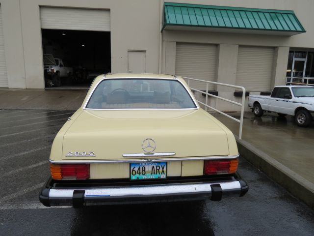 Mercedes-Benz 280 1975 photo 3