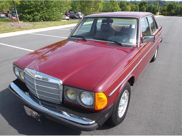 Mercedes-Benz 300-Class 1985 photo 1