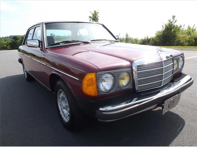 Mercedes-Benz 300-Class 1985 photo 2