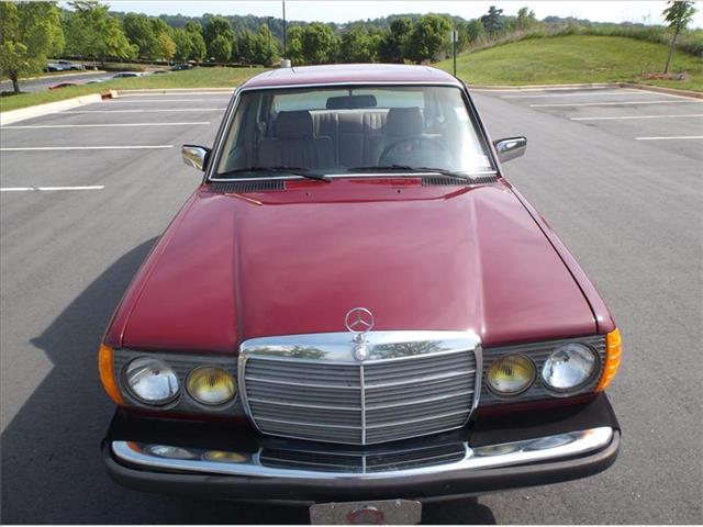 Mercedes-Benz 300-Class 1985 photo 3