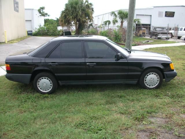 Mercedes-Benz 300-Class 1988 photo 4