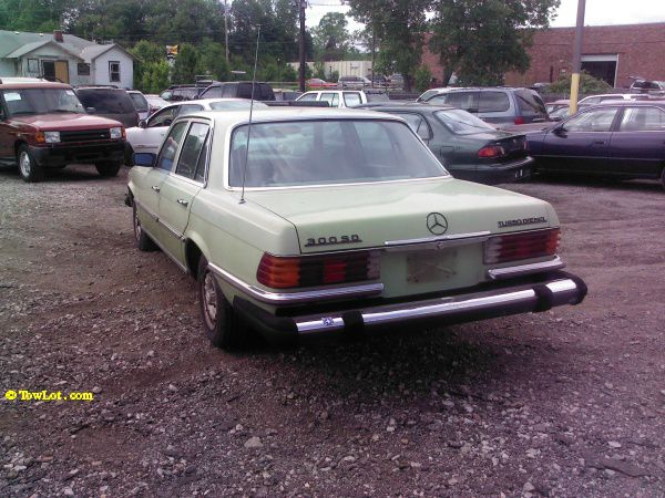 Mercedes-Benz 300 1979 photo 2