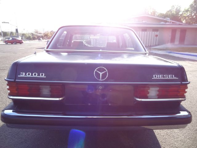 Mercedes-Benz 300 1980 photo 1