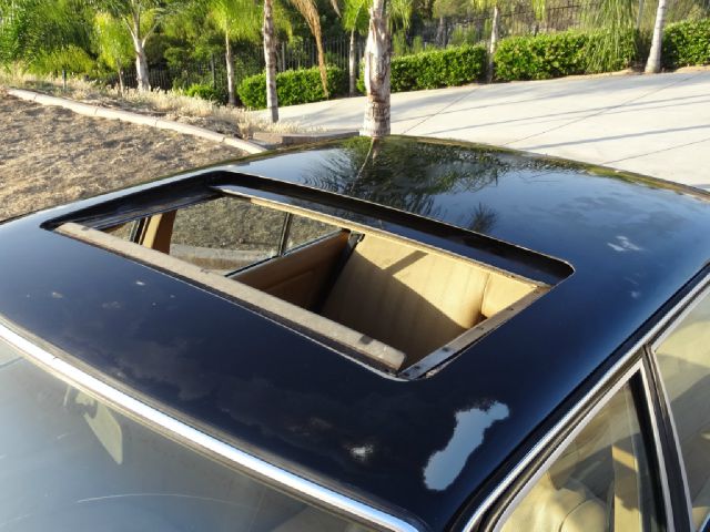 Mercedes-Benz 300 1980 photo 12