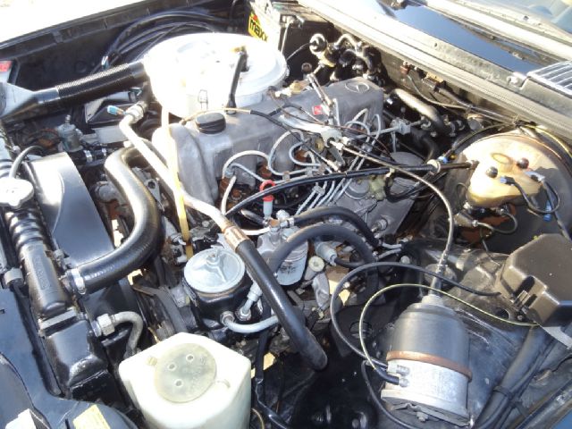 Mercedes-Benz 300 1980 photo 17