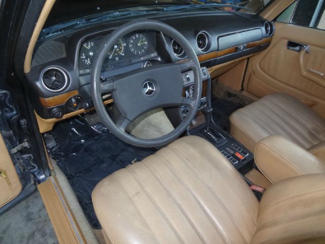 Mercedes-Benz 300 1980 photo 21