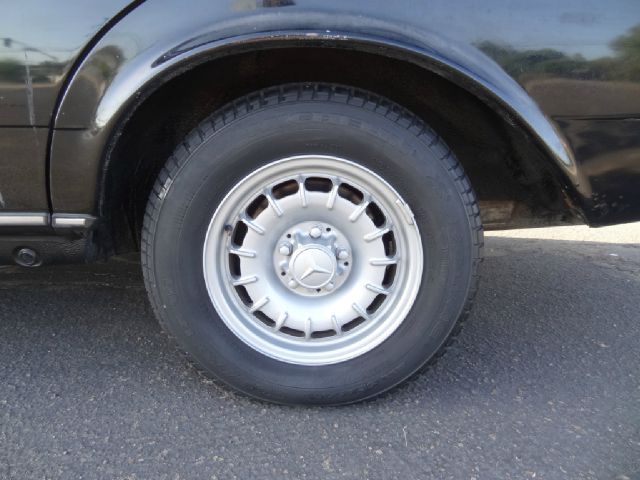 Mercedes-Benz 300 1980 photo 29