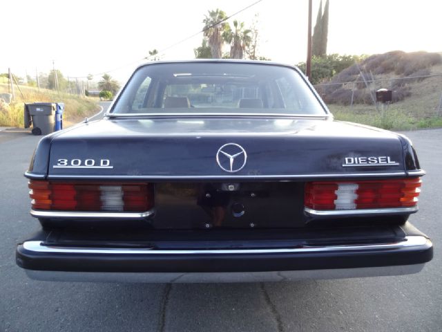 Mercedes-Benz 300 1980 photo 39