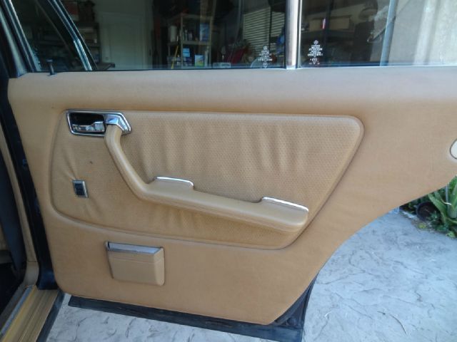 Mercedes-Benz 300 1980 photo 4