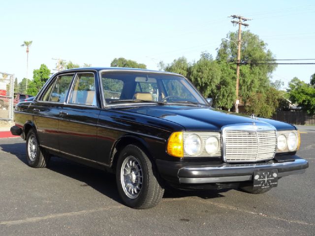 Mercedes-Benz 300 1980 photo 43