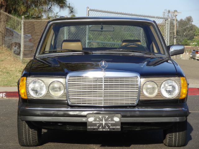 Mercedes-Benz 300 1980 photo 47