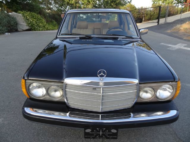 Mercedes-Benz 300 1980 photo 48