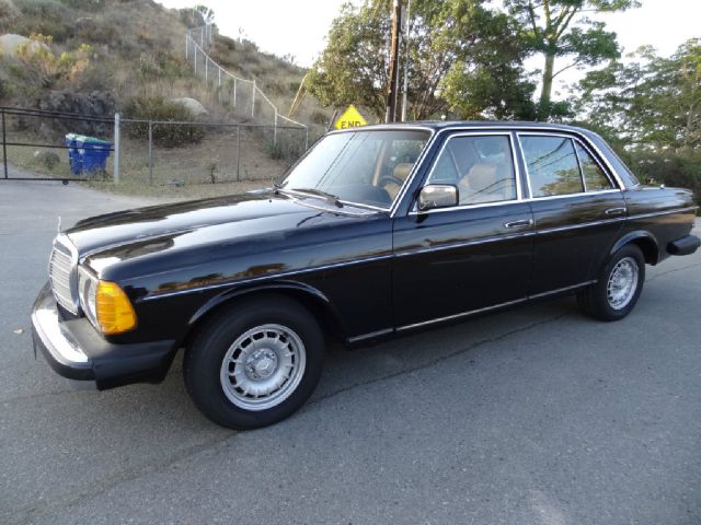 Mercedes-Benz 300 1980 photo 54