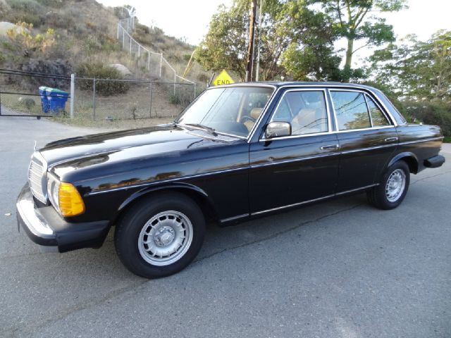 Mercedes-Benz 300 1980 photo 55