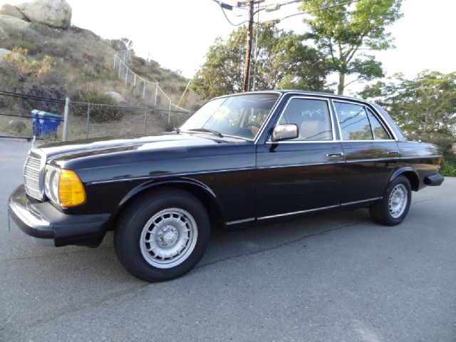 Mercedes-Benz 300 1980 photo 56