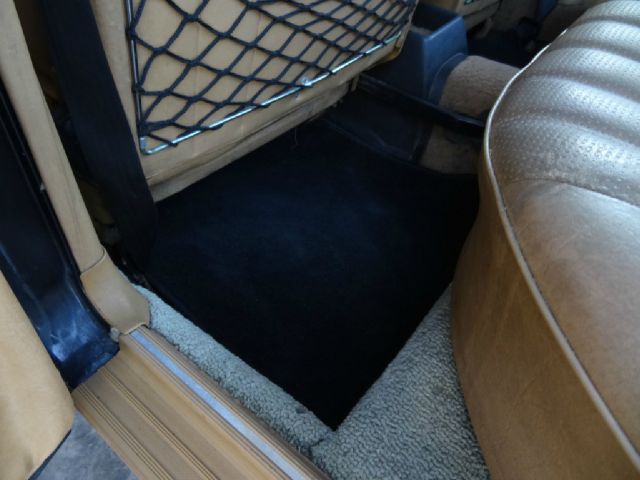 Mercedes-Benz 300 1980 photo 9