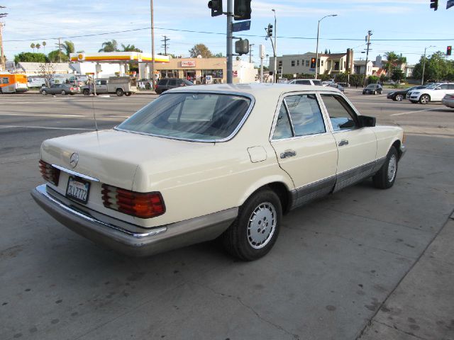 Mercedes-Benz 300 1982 photo 1