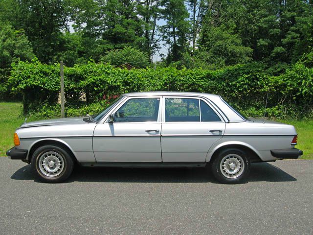 Mercedes-Benz 300 1983 photo 3