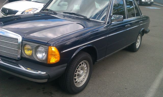 Mercedes-Benz 300 1984 photo 1