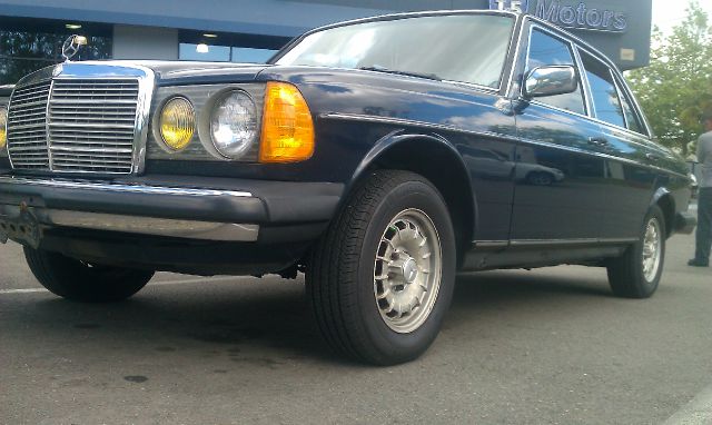 Mercedes-Benz 300 1984 photo 2