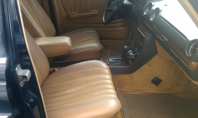 Mercedes-Benz 300 1984 photo 9