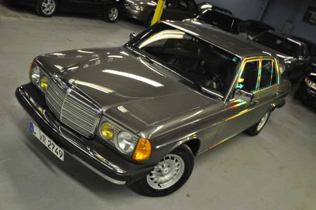 Mercedes-Benz 300 1984 photo 4