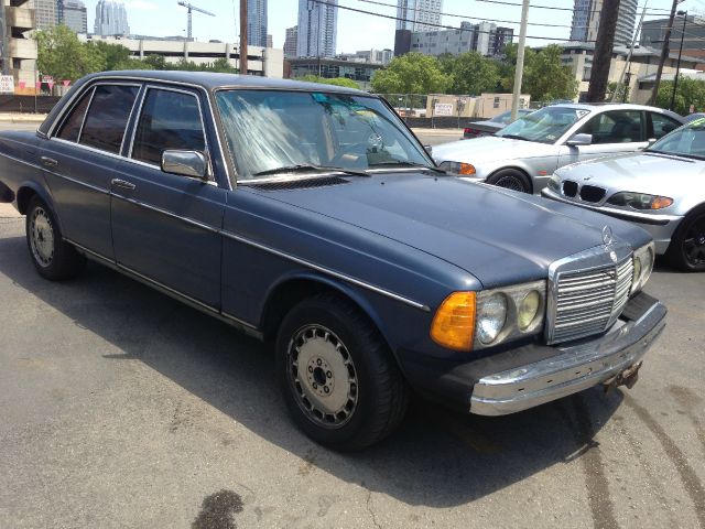 Mercedes-Benz 300 1985 photo 2