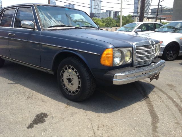 Mercedes-Benz 300 1985 photo 3