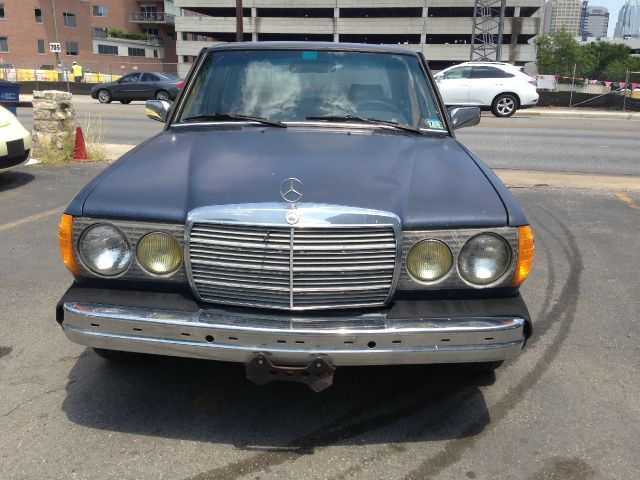 Mercedes-Benz 300 1985 photo 4