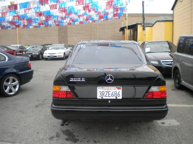 Mercedes-Benz 300 1986 photo 1