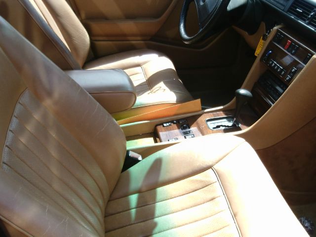 Mercedes-Benz 300 1986 photo 1