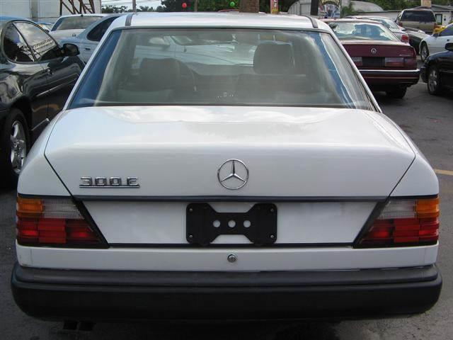 Mercedes-Benz 300 4dr 2WD Ultimate Sedan