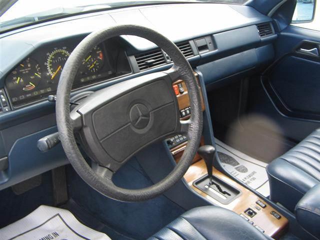 Mercedes-Benz 300 1988 photo 3