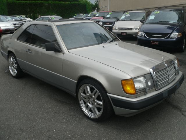 Mercedes-Benz 300 1988 photo 2