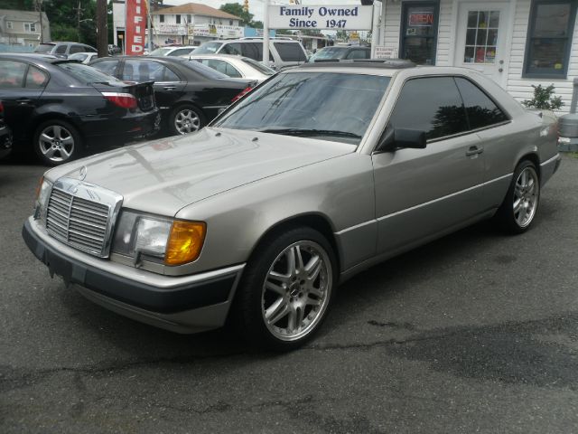 Mercedes-Benz 300 1988 photo 3