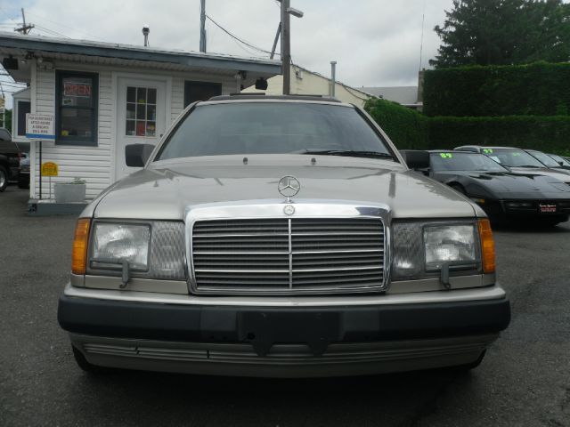 Mercedes-Benz 300 1988 photo 4