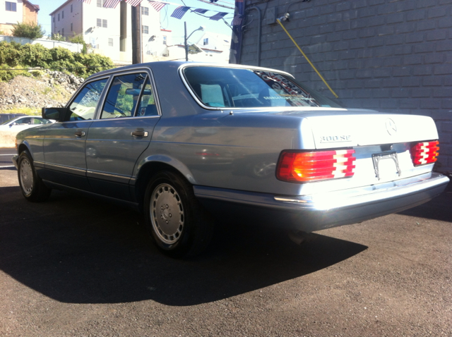 Mercedes-Benz 300 1989 photo 1