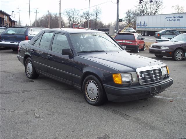 Mercedes-Benz 300 XLS Sedan