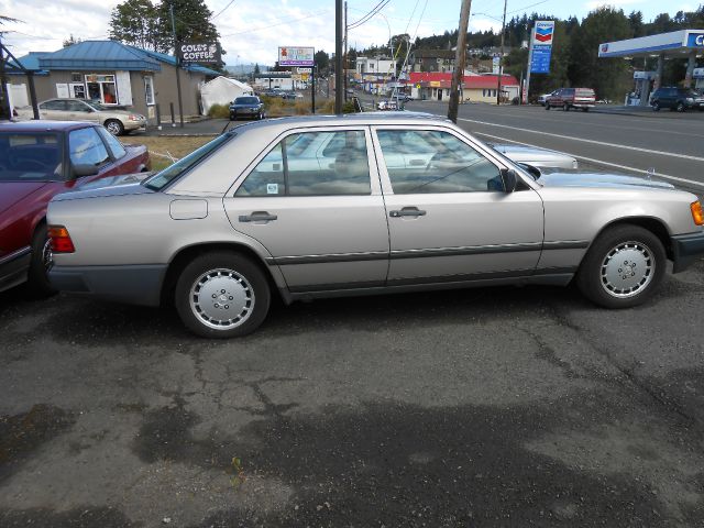 Mercedes-Benz 300 1989 photo 1