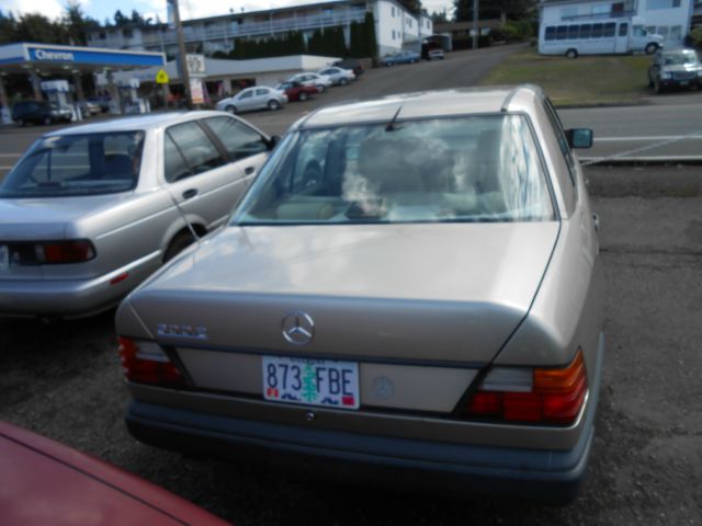 Mercedes-Benz 300 1989 photo 2